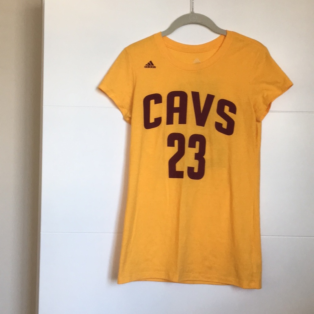women’s cavs t-shirt